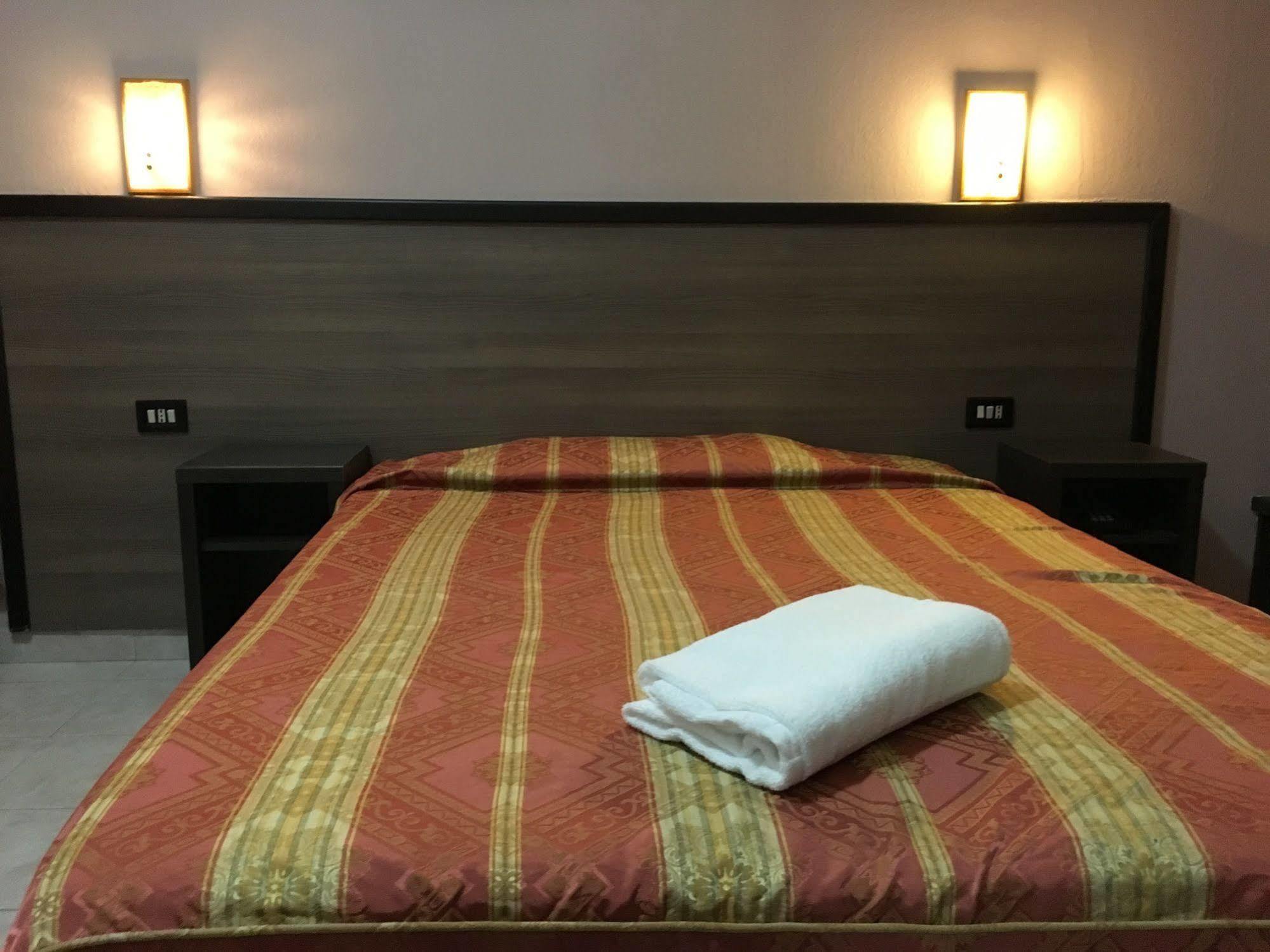 Hotel Salus Μιλάνο Εξωτερικό φωτογραφία