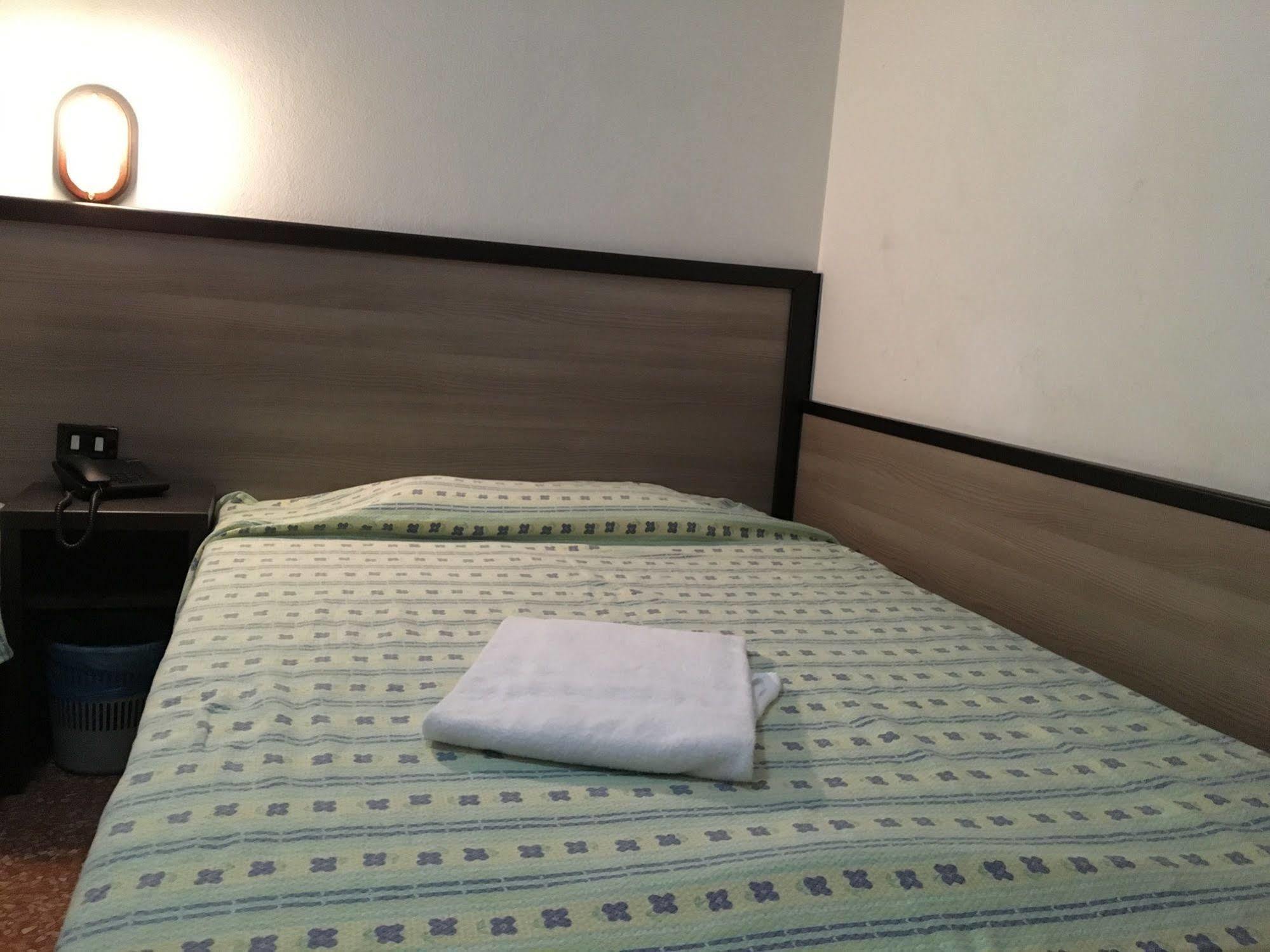 Hotel Salus Μιλάνο Εξωτερικό φωτογραφία